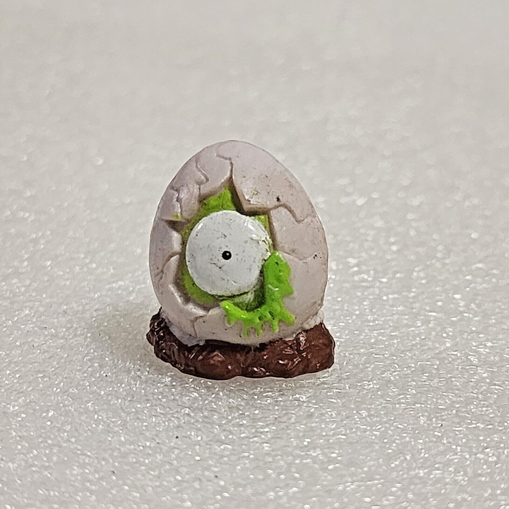 Zuru Smashers Series 3 Dino Cracker White Egg Brown Base Rubber Mini Figure 1"